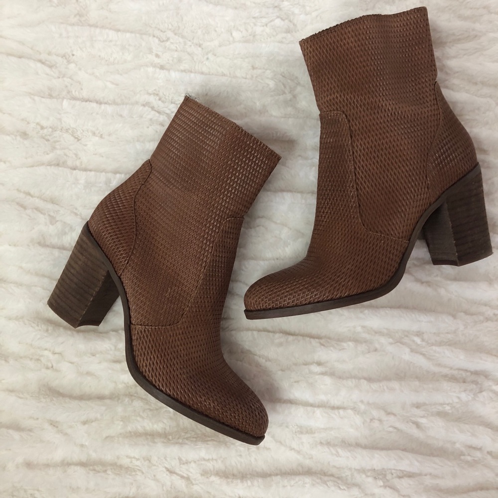 Hinge Leather Booties size 7